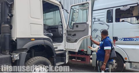 Tanzania Customer Came to TITAN Vehicle to Buy Second Hand Howo 380 Tractor Trucks
