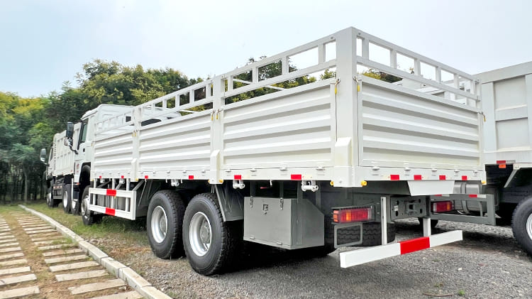 Used Howo 371 Fence Truck for Sale in Cameroon