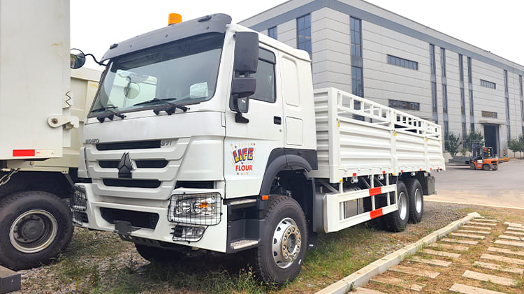 Used Howo 371 Fence Truck for Sale in Cameroon
