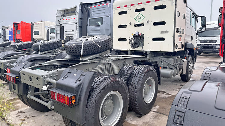 Second Hand Howo 6X4 CNG Semi Trucks for Sale in Tanzania